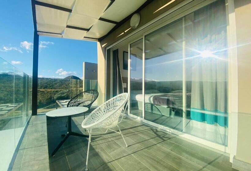 اتاق لوکس با چشمانداز دریا, Carre Noir