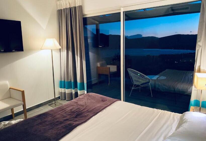 اتاق لوکس با چشمانداز دریا, Carre Noir