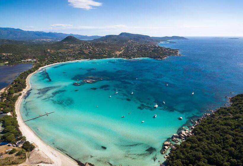 اتاق لوکس با چشمانداز دریا, Carre Noir