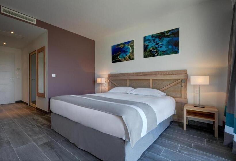 آپارتمان یک خوابه با دری مشترک که هال را جدا می کند., Carre Noir