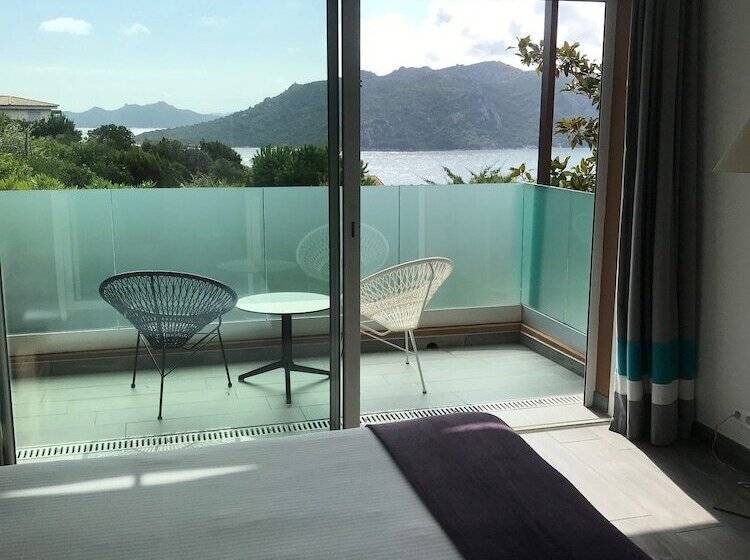 اتاق سوپریور با چشمانداز جانبی دریا, Carre Noir