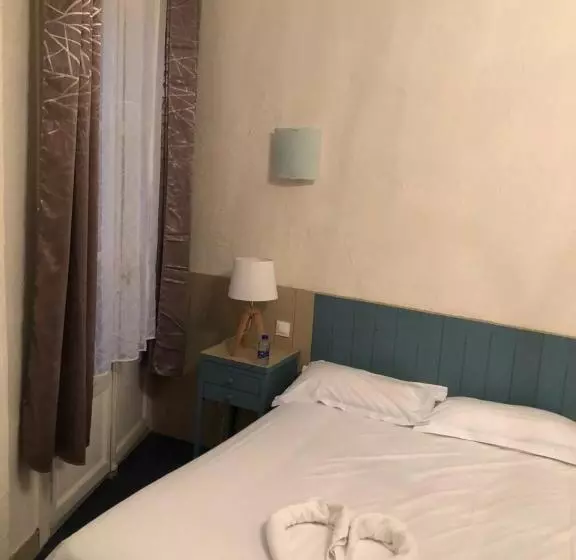 اتاق استاندارد چهار تخته, De France