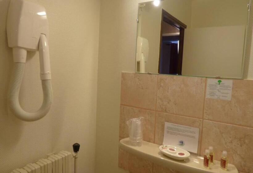 חדר סטנדרט לארבעה, Du Centre