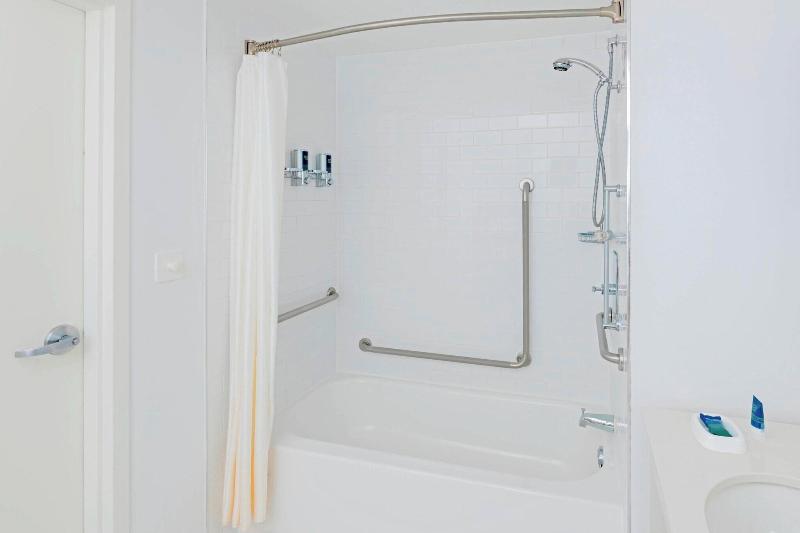 스위트 킹사이즈 침대, Four Points By Sheraton Cambridge Kitchener, Ontario