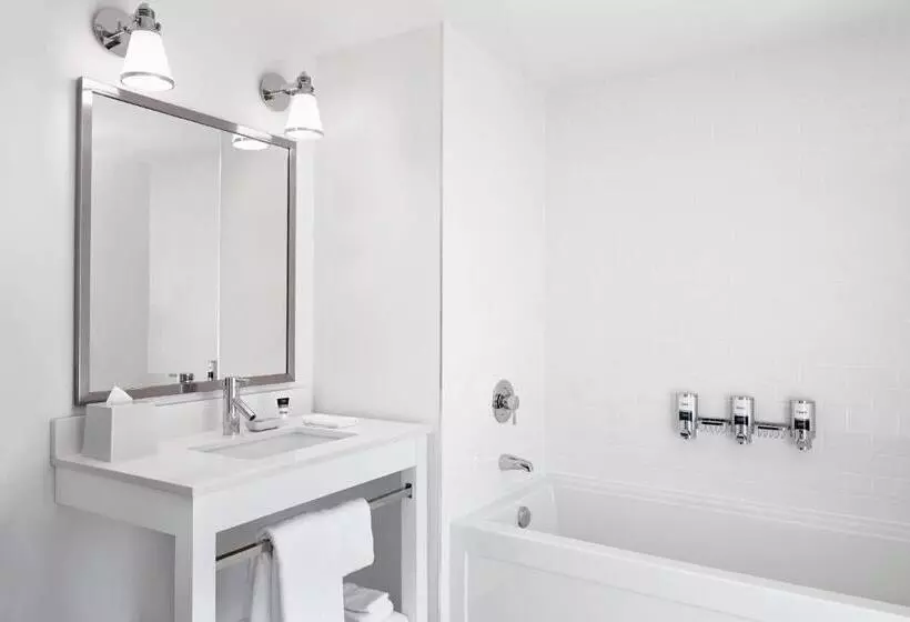 キングサイズベッドのエクゼクティブ, Four Points By Sheraton Kelowna Airport