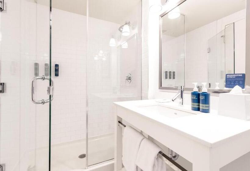 غرفة قياسية سرير كينج, Four Points By Sheraton Kelowna Airport