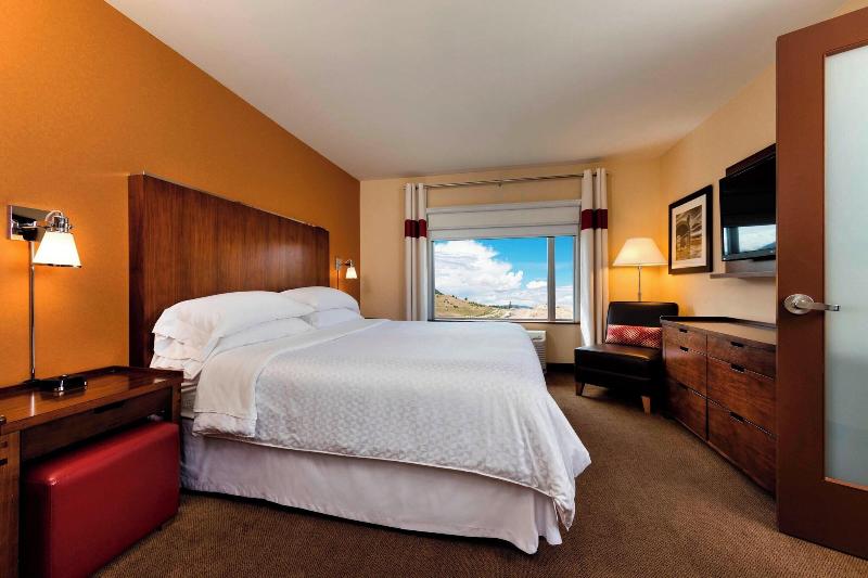 キングサイズベッドのデラックススイート, Four Points By Sheraton Kelowna Airport
