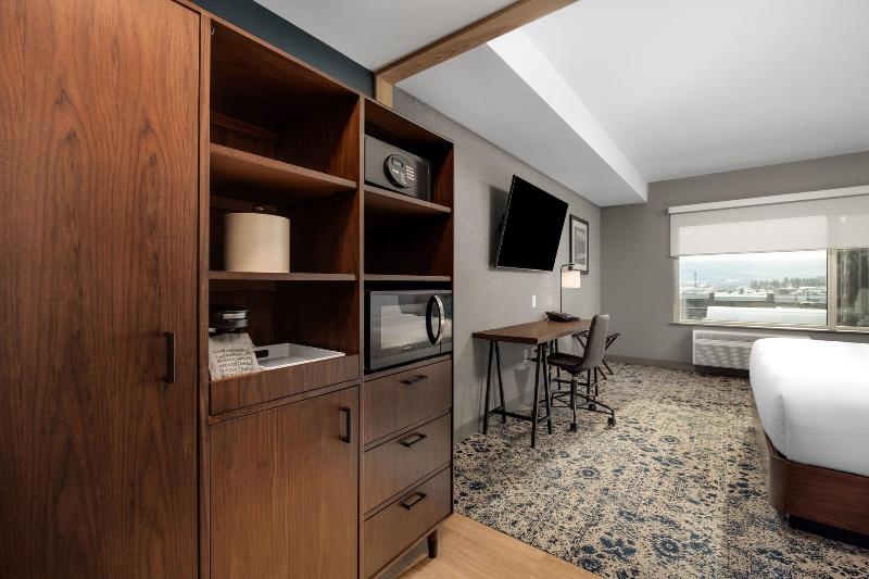 غرفة قياسية سرير كينج, Four Points By Sheraton Kelowna Airport