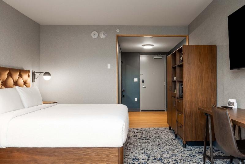 غرفة قياسية سرير كينج, Four Points By Sheraton Kelowna Airport