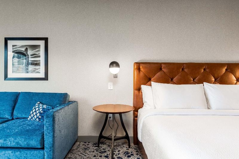 غرفة قياسية سرير كينج, Four Points By Sheraton Kelowna Airport