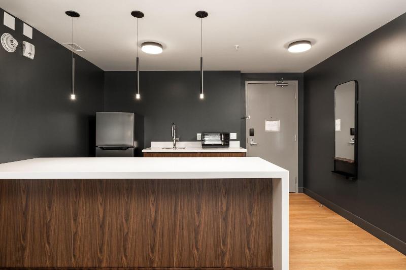 جناح سرير كينج, Four Points By Sheraton Kelowna Airport