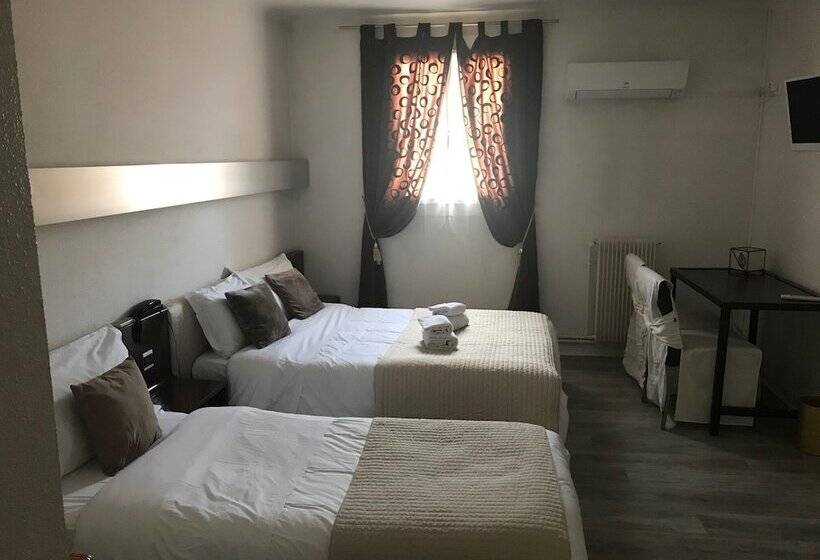 غرفة قياسية ثلاثية, Logis Hôtel La Bastide D Entraigues