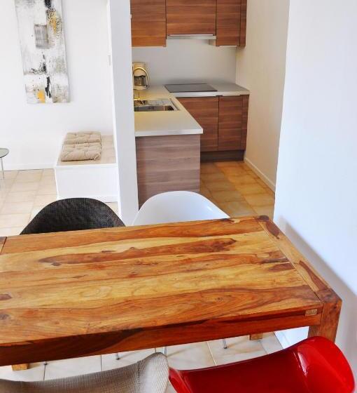 דירת חדר, Le Mas Du Terme