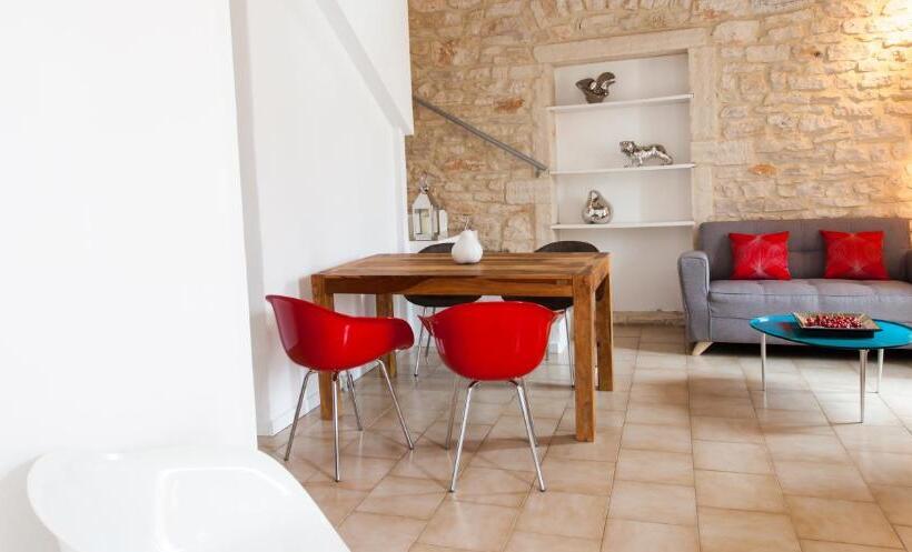 דירת חדר, Le Mas Du Terme