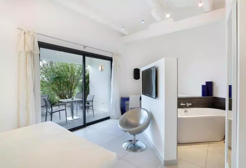 プレステージルーム, Le Mas Du Terme