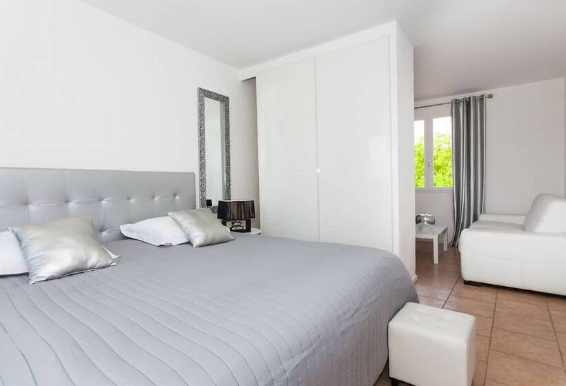 חדר סטנדרט לארבעה, Le Mas Du Terme