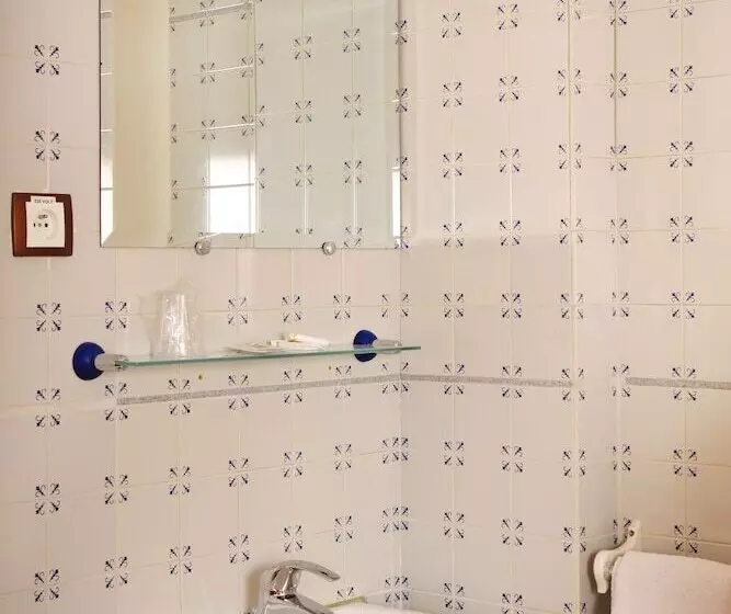 Chambre Standard Individuelle, Marignan