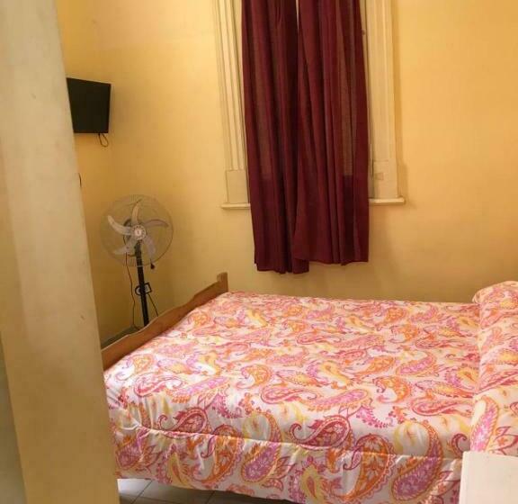 اتاق استاندارد سه نفره, Mitre Suites