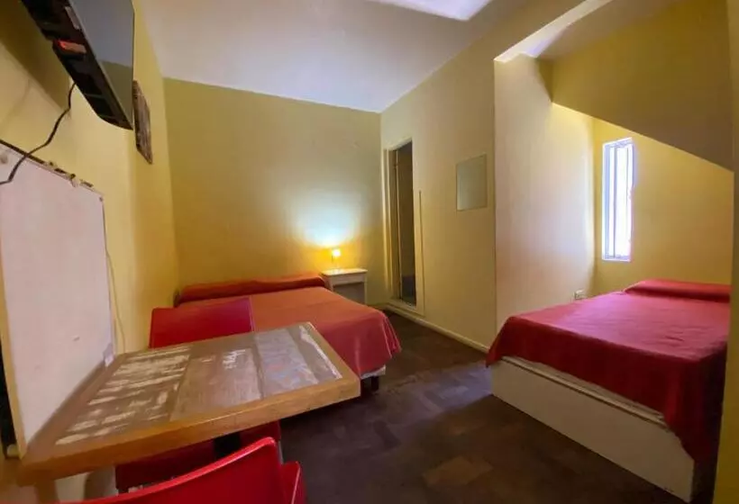 اتاق استاندارد سه نفره, Mitre Suites