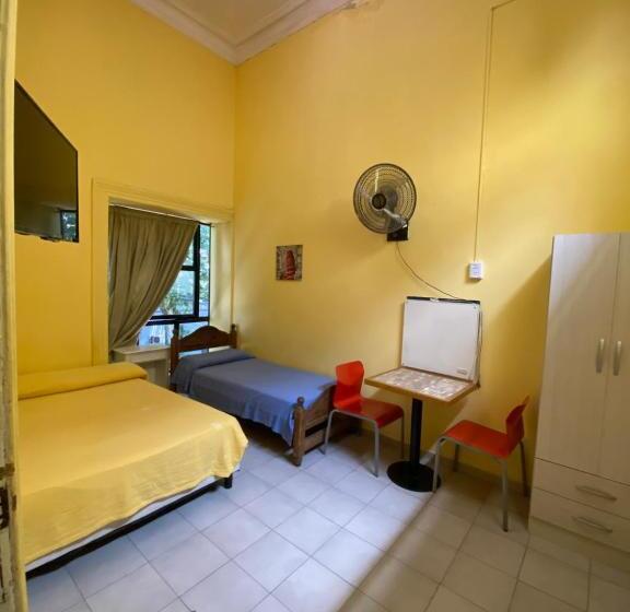 اتاق استاندارد سه نفره, Mitre Suites