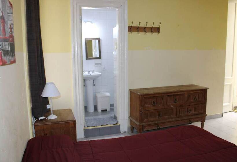 اتاق استاندارد سه نفره, Mitre Suites