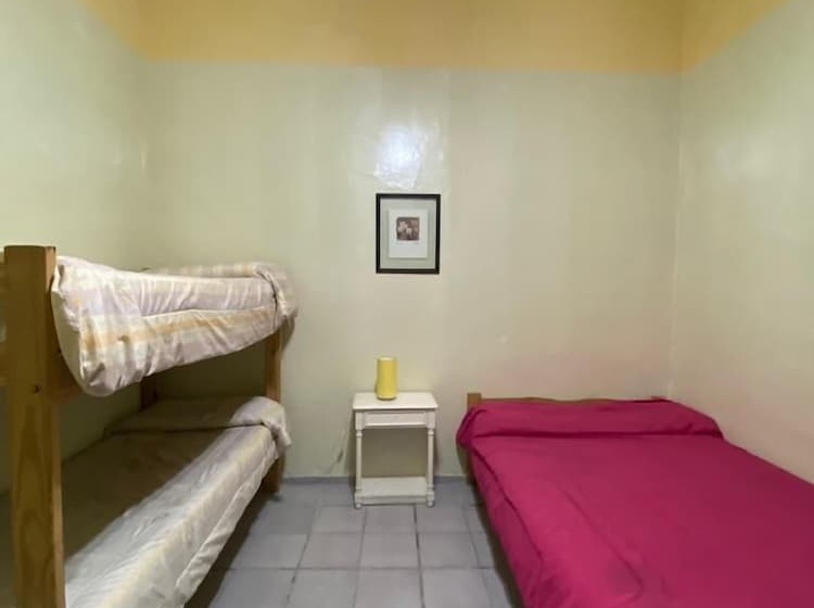 اتاق استاندارد چهار تخته, Mitre Suites