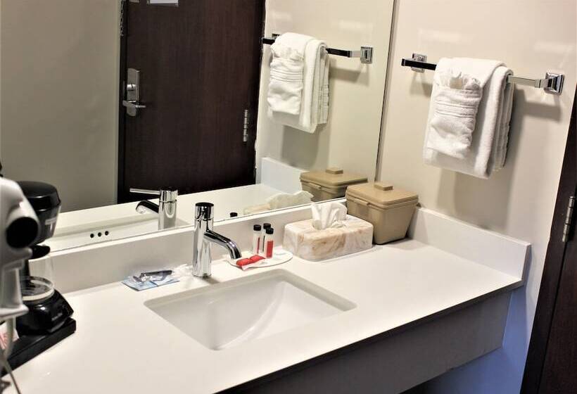 غرفه قياسيه سريرين مزدوجين, Super 8 By Wyndham Fox Creek