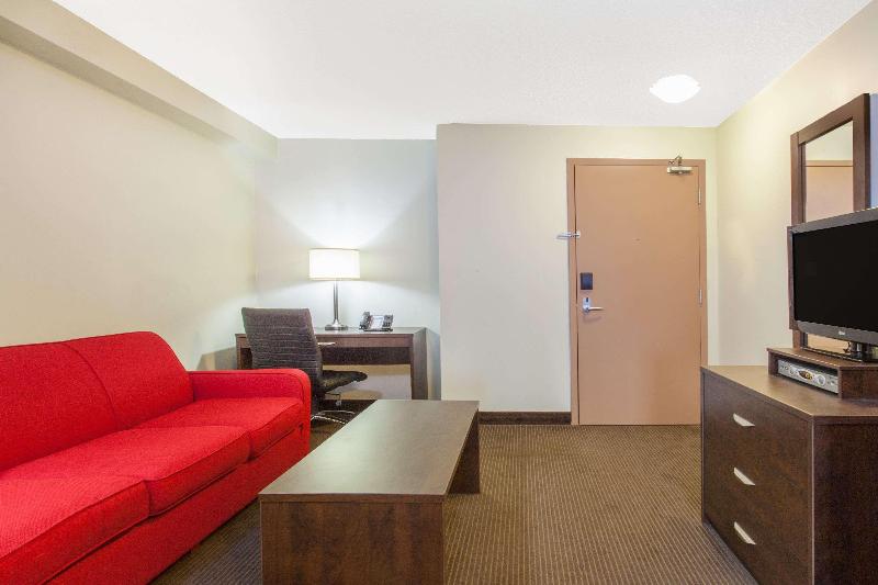 Büyük Çift Kişilik Yataklı Süit, Super 8 By Wyndham Red Lake On