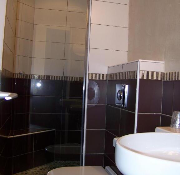 带阳台的高级房间, Le Thimothée : Hôtel & Studios