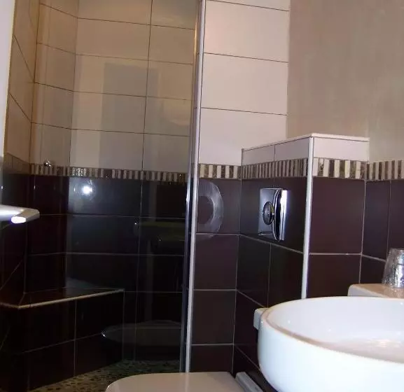 اتاق سوپریور با بالکن, Le Thimothée : Hôtel & Studios