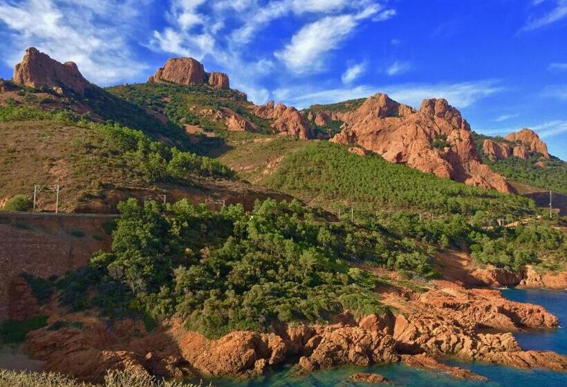 带阳台的高级房间, Le Thimothée : Hôtel & Studios