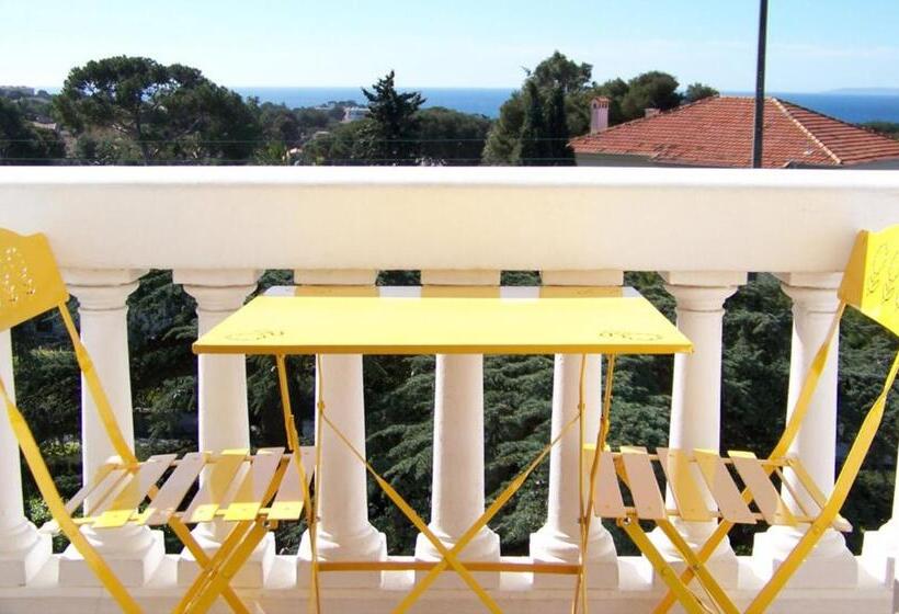 带阳台的高级房间, Le Thimothée : Hôtel & Studios