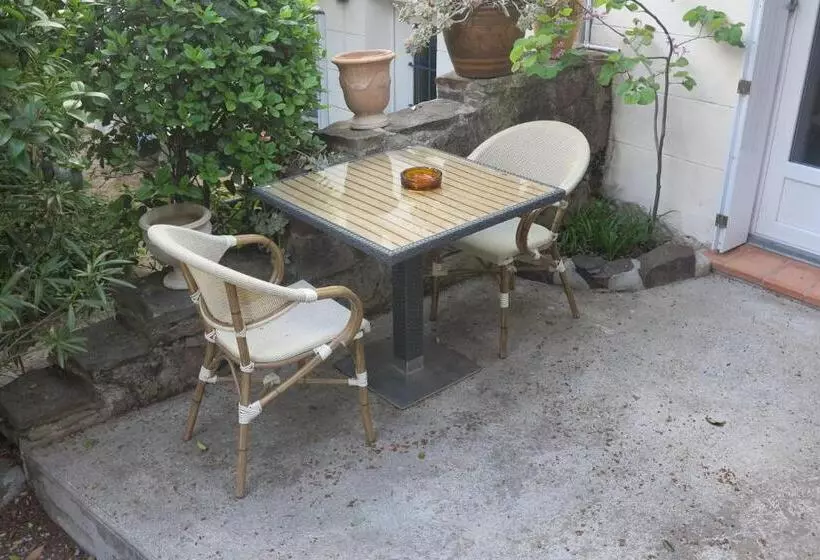 Standard Triple Room with Terrace, Le Thimothée : Hôtel & Studios
