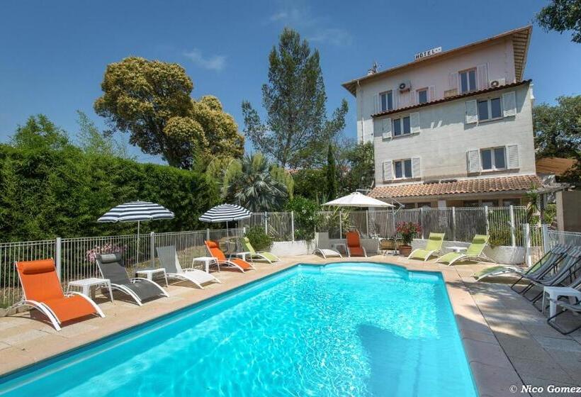 带露台的标准房间, Le Thimothée : Hôtel & Studios