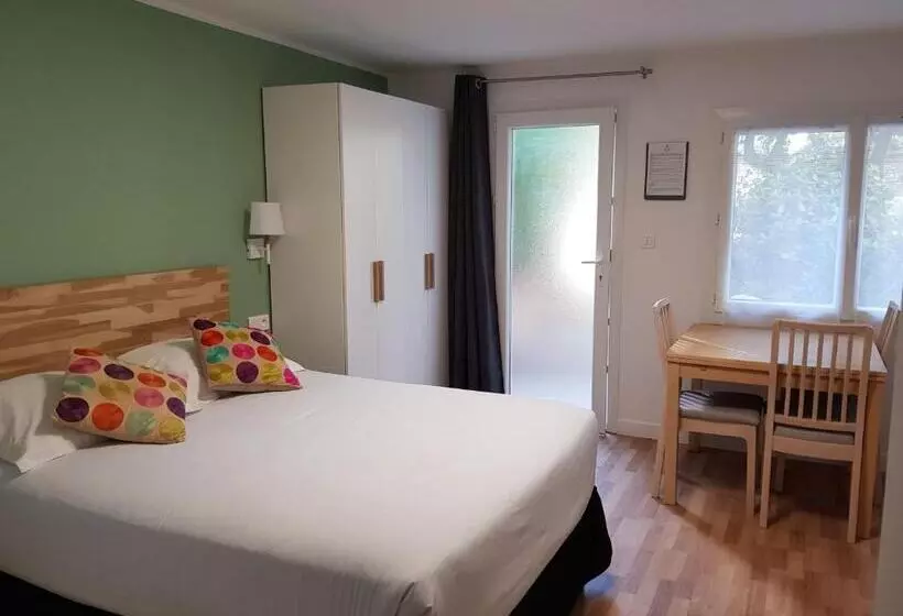 استودیو استاندارد با تراس, Le Thimothée : Hôtel & Studios