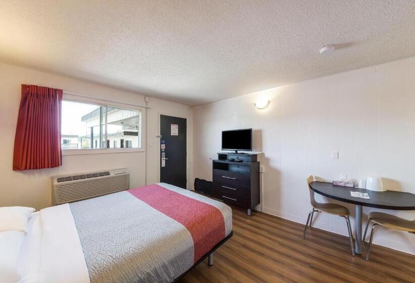اتاق لوکس, Motel 6 Cranbrook, Bc