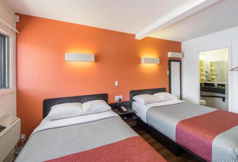 اتاق لوکس چهار تخته, Motel 6 Cranbrook, Bc