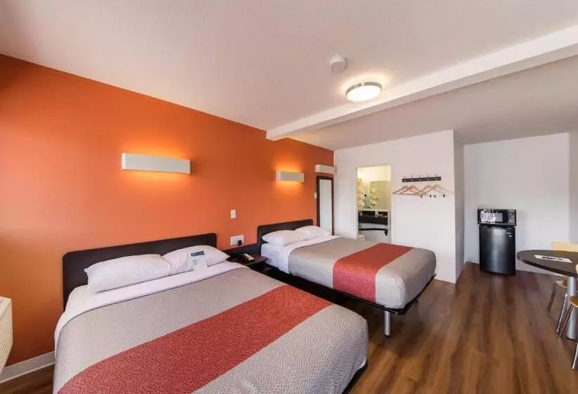 اتاق لوکس چهار تخته, Motel 6 Cranbrook, Bc