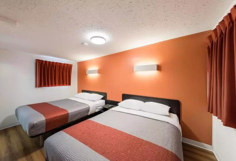 سوییت, Motel 6 Cranbrook, Bc