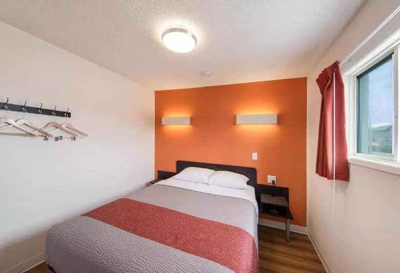 سوییت, Motel 6 Cranbrook, Bc