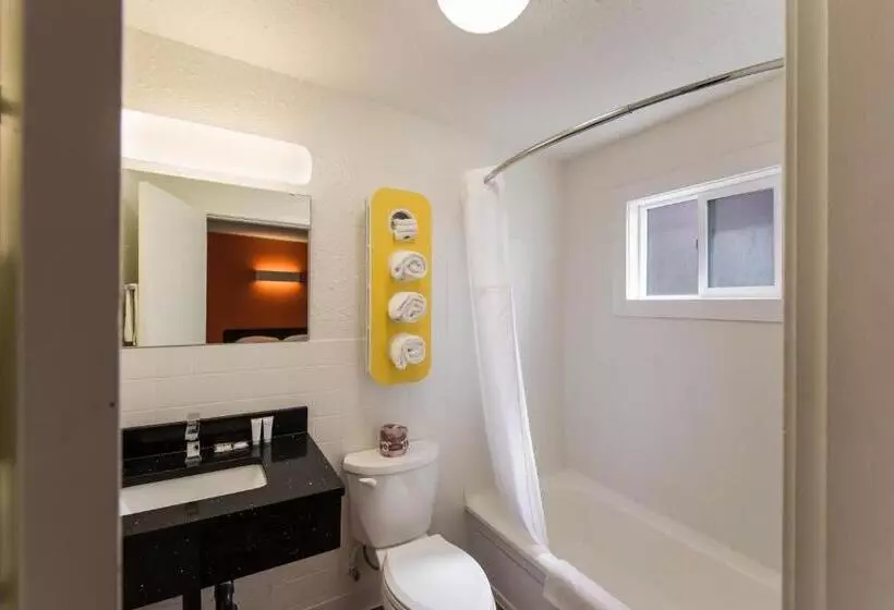 اتاق استاندارد با 2 تخت دوبل, Motel 6 Cranbrook, Bc