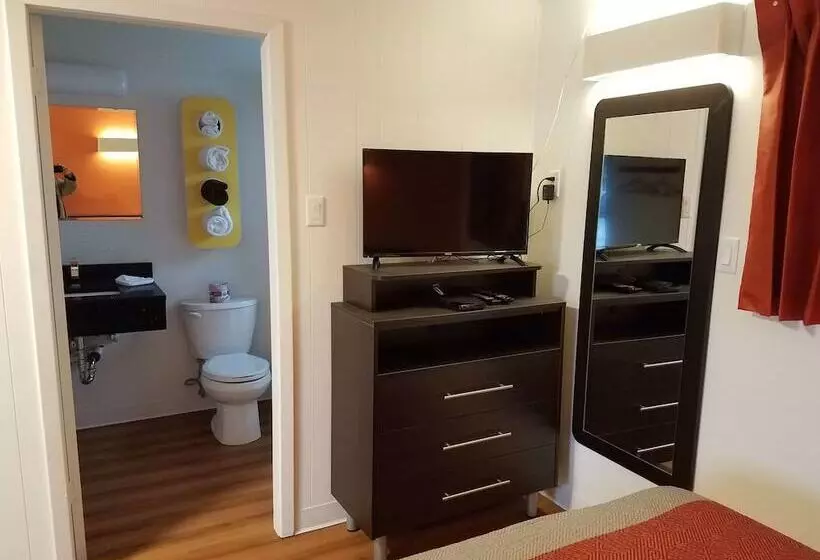 اتاق لوکس, Motel 6 Cranbrook, Bc