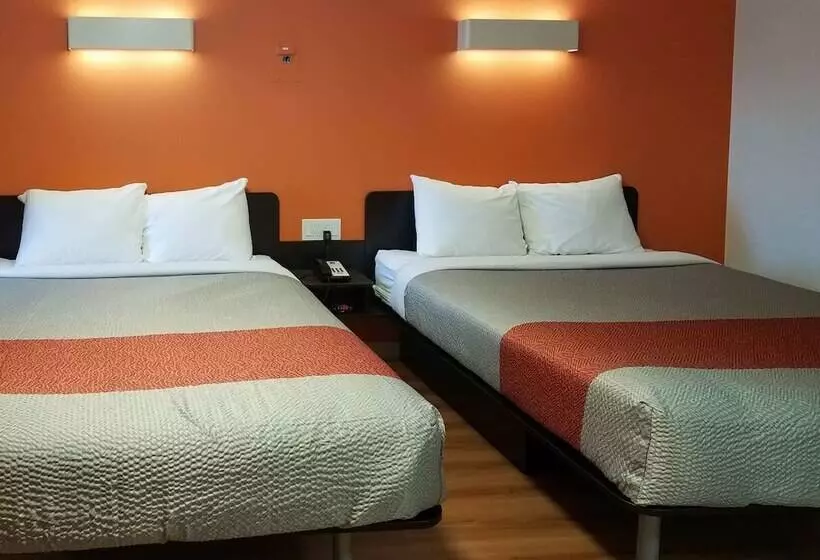 سوییت لوکس, Motel 6 Cranbrook, Bc