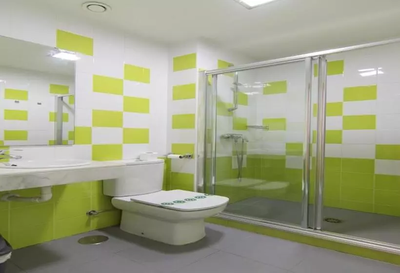 ルームシェアのワンベッド, Albergue Inturjoven Chipiona Hostel