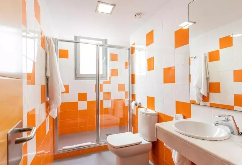 スタンダードトリプルルーム, Albergue Inturjoven Chipiona Hostel