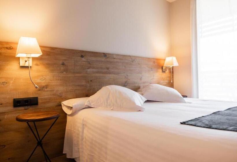 آپارتمان 2 خوابه, Arrels D'emporda