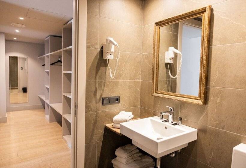 آپارتمان 2 خوابه, Arrels D'emporda