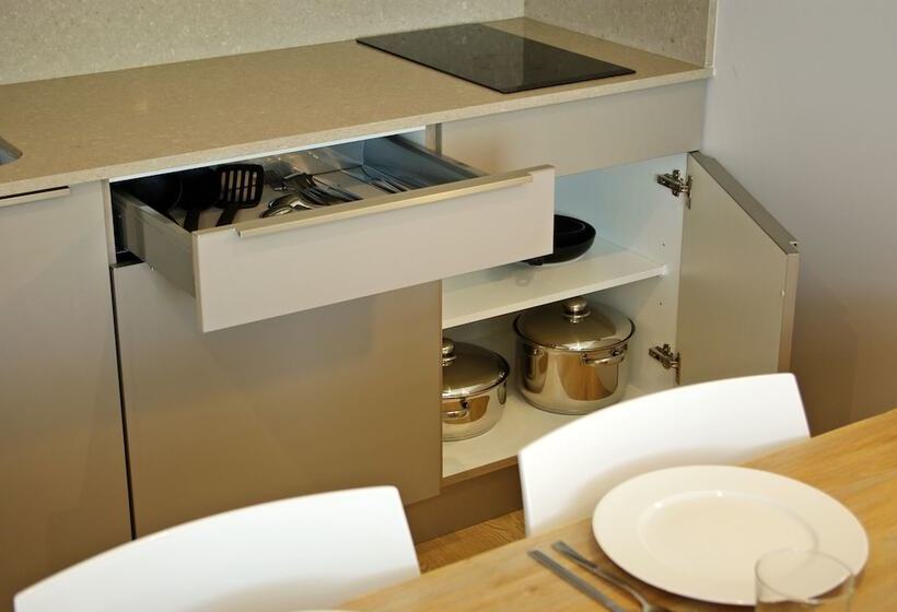 آپارتمان 2 خوابه, Arrels D'emporda