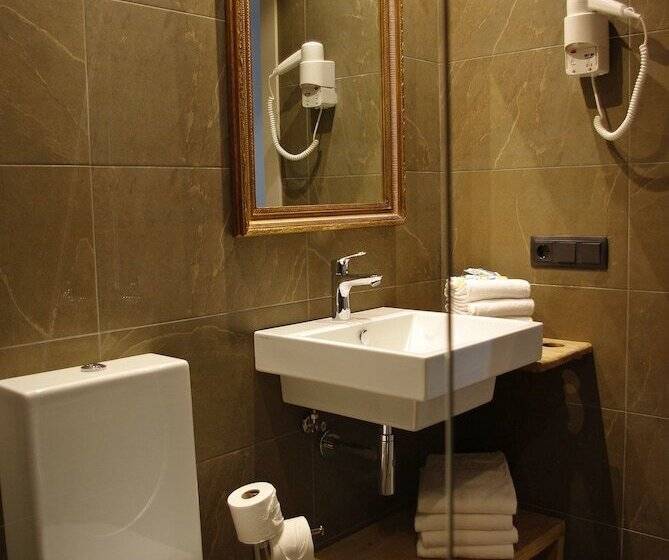 آپارتمان 2 خوابه, Arrels D'emporda