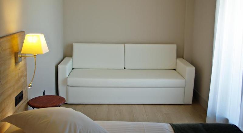 آپارتمان 2 خوابه, Arrels D'emporda